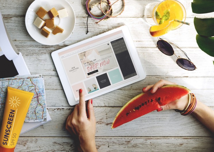Tech Shopping Trends: What’s Hot in Hardware and Software